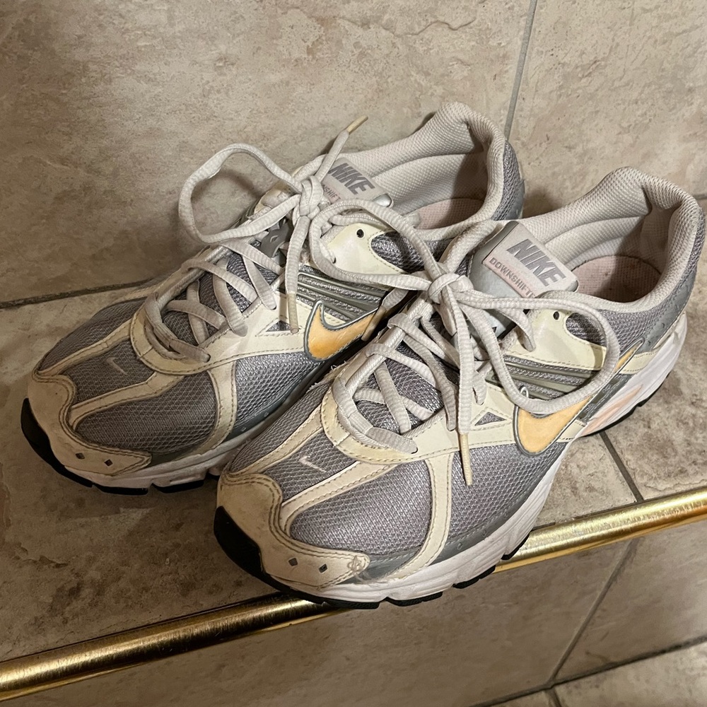 Women Nike Shoes size 9